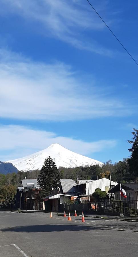 Hostal Victor Pucon Exterior photo